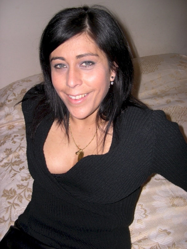 Chienne sexy docile pour coquin qui apprécie la domination