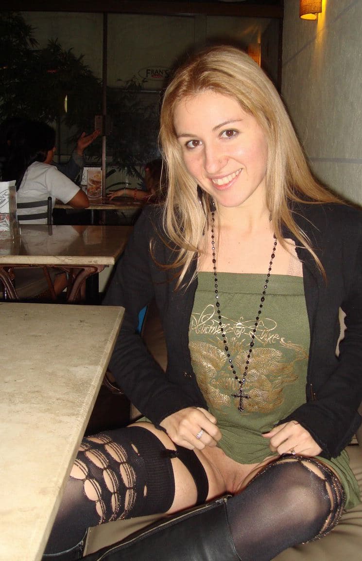 Coquine sexy docile pour mec dominateur